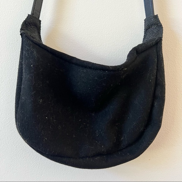 Custom Beaded First Nations Cross Body Black Leather and Felt Purse - Picture 4 of 11